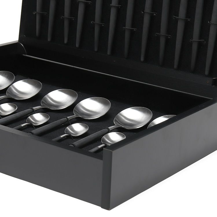 クチポール（Cutipol） GOA/ゴア ブラック ディナー24点セット （ディナーナイフ・ディナーフォーク・ディナースプーン・コーヒー/ティースプーン） 収納木箱入り(ギフトボックス)