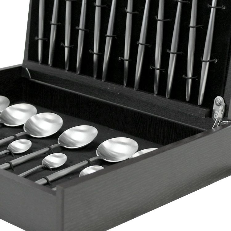 クチポール（Cutipol） MOON MATT/ムーンマット ディナー24点セット （ディナーナイフ・ディナーフォーク・ディナースプーン・コーヒー/ティースプーン） 収納木箱入り(ギフトボックス)