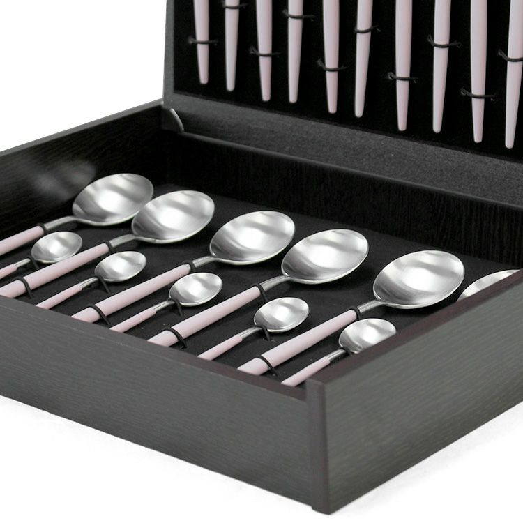 クチポール（Cutipol） GOA/ゴア ピンク ディナー24点セット （ディナーナイフ・ディナーフォーク・ディナースプーン・コーヒー/ティースプーン） 収納木箱入り(ギフトボックス)