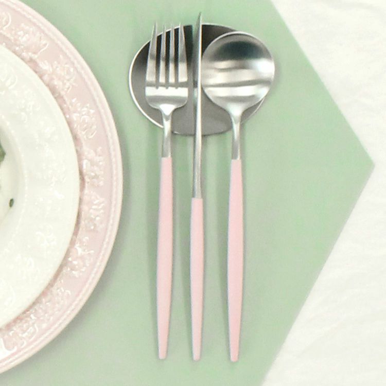 ＜4点セット＞クチポール（Cutipol） GOA/ゴア ピンク ディナー3点＆カトラリーレスト1点 [ネコポス対応可(4セットまで)]