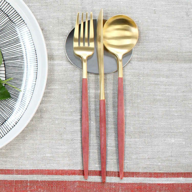 ＜4点セット＞クチポール（Cutipol） GOA/ゴア レッドマットゴールド ディナー3点＆カトラリーレスト1点 [ネコポス対応可(4セットまで)]