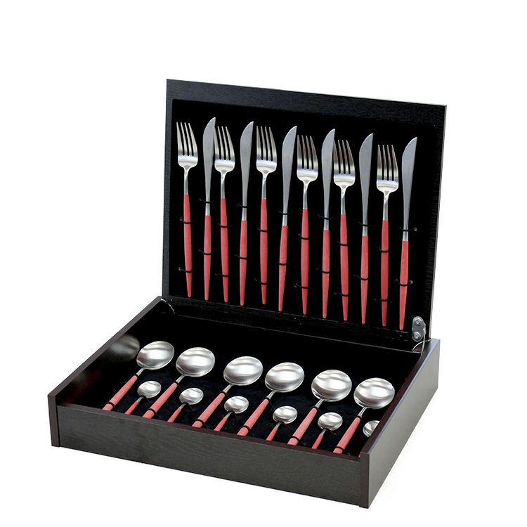 クチポール（Cutipol） GOA/ゴア レッド ディナー24点セット （ディナーナイフ・ディナーフォーク・ディナースプーン・コーヒー/ティースプーン） 収納木箱入り(ギフトボックス)