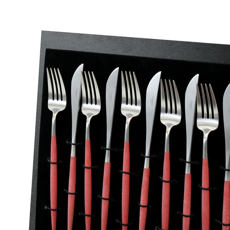 クチポール（Cutipol） GOA/ゴア レッド ディナー24点セット （ディナーナイフ・ディナーフォーク・ディナースプーン・コーヒー/ティースプーン） 収納木箱入り(ギフトボックス)