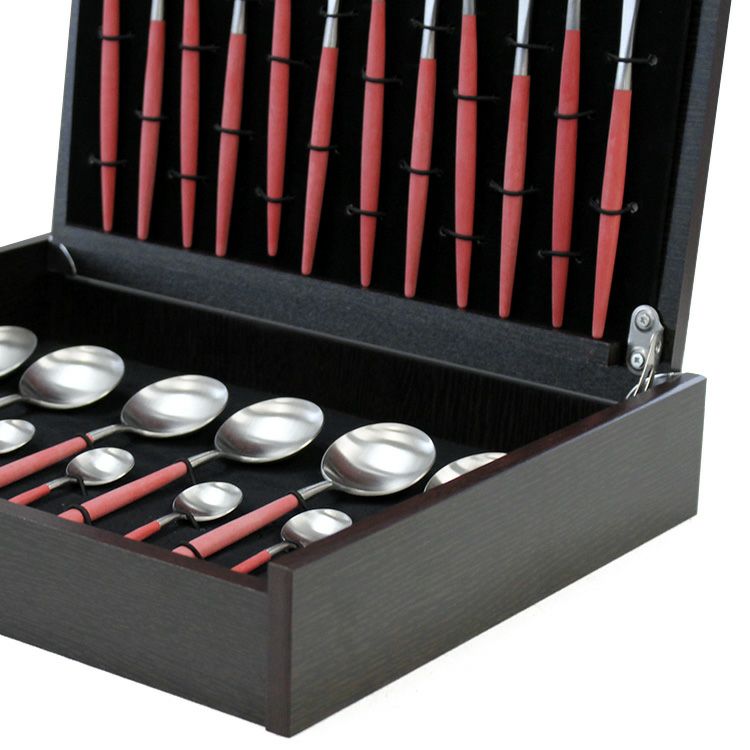 クチポール（Cutipol） GOA/ゴア レッド ディナー24点セット （ディナーナイフ・ディナーフォーク・ディナースプーン・コーヒー/ティースプーン） 収納木箱入り(ギフトボックス)