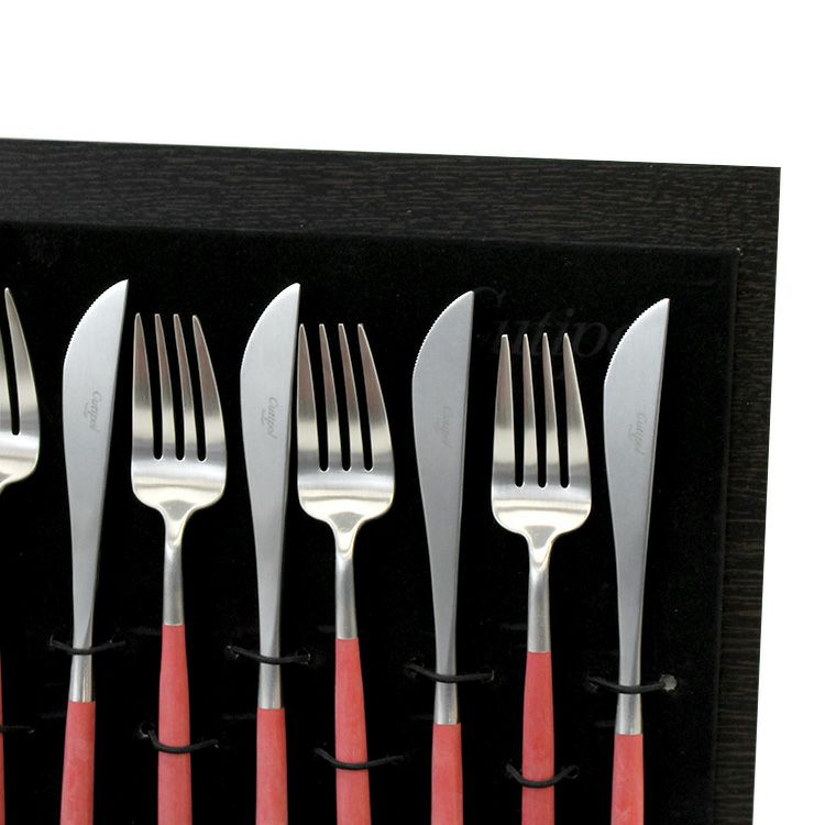 クチポール（Cutipol） GOA/ゴア レッド ディナー24点セット （ディナーナイフ・ディナーフォーク・ディナースプーン・コーヒー/ティースプーン） 収納木箱入り(ギフトボックス)