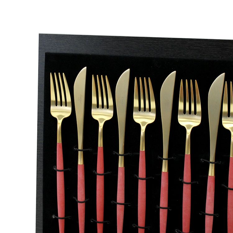 クチポール（Cutipol） GOA/ゴア レッドマットゴールド ディナー24点セット（ディナーナイフ・ディナーフォーク・ディナースプーン・コーヒー/ティースプーン） 収納木箱入り(ギフトボックス)