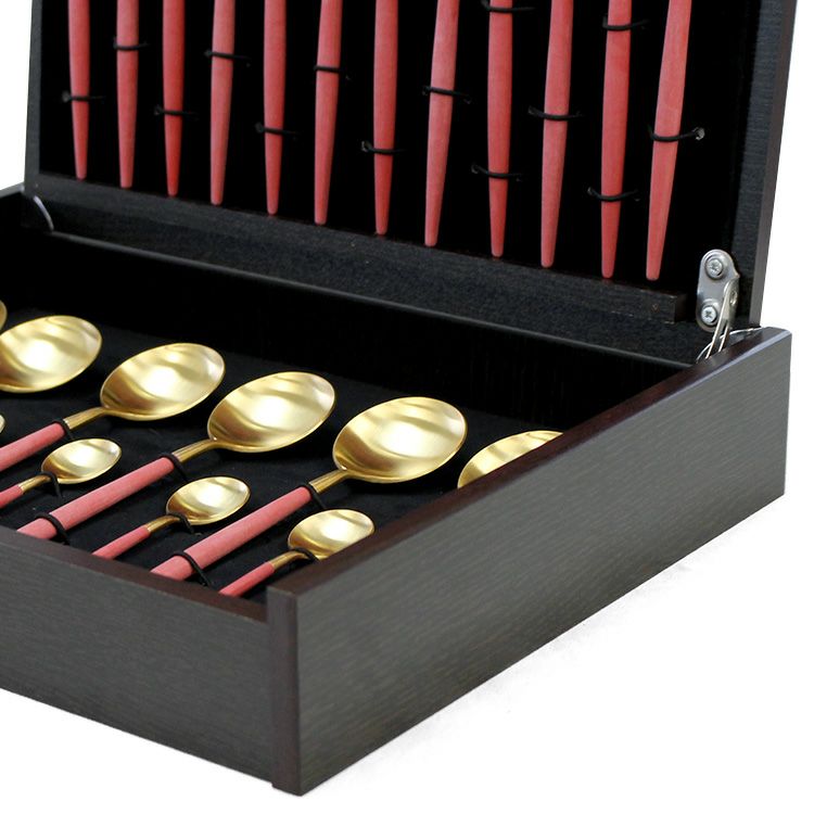 クチポール（Cutipol） GOA/ゴア レッドマットゴールド ディナー24点セット（ディナーナイフ・ディナーフォーク・ディナースプーン・コーヒー/ティースプーン） 収納木箱入り(ギフトボックス)