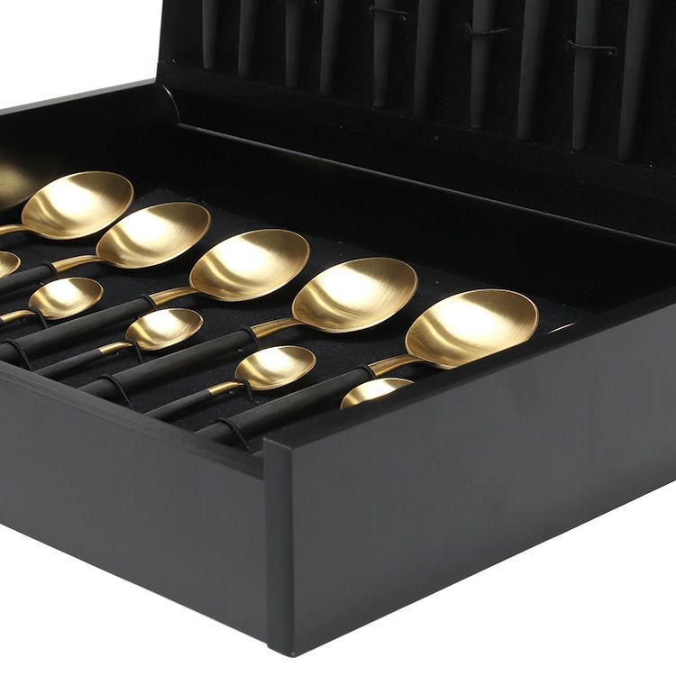 クチポール（Cutipol） GOA/ゴア ブラックマットゴールド ディナー24点セット （ディナーナイフ・ディナーフォーク・ディナースプーン・コーヒー/ティースプーン） 収納木箱入り(ギフトボックス)