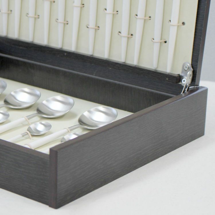 クチポール（Cutipol） GOA/ゴア ホワイト ディナー24点セット （ディナーナイフ・ディナーフォーク・ディナースプーン・コーヒー/ティースプーン） 収納木箱入り(ギフトボックス)