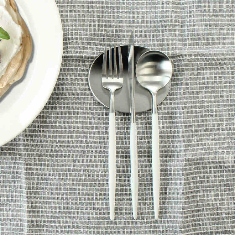 ＜4点セット＞クチポール（Cutipol） GOA/ゴア ホワイト デザート3点＆カトラリーレスト1点 [ネコポス対応可(4セットまで)]