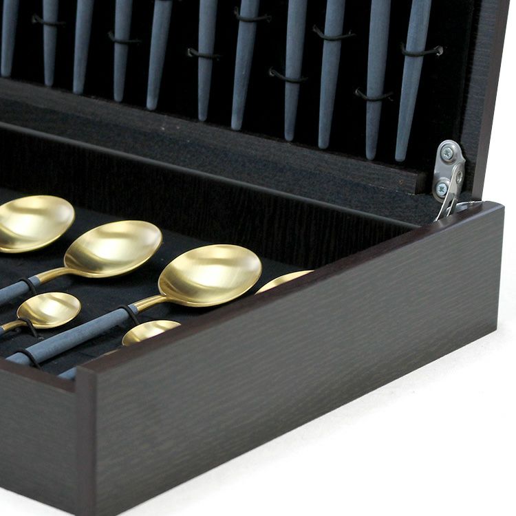 クチポール（Cutipol） GOA/ゴア ブルーマットゴールド ディナー24点セット （ディナーナイフ・ディナーフォーク・ディナースプーン・コーヒー/ティースプーン） 収納木箱入り(ギフトボックス)