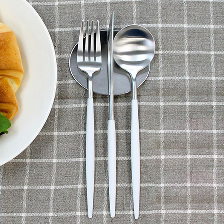 ＜4点セット＞クチポール（Cutipol） GOA/ゴア ホワイト ディナー3点＆カトラリーレスト1点 [ネコポス対応可(4セットまで)]