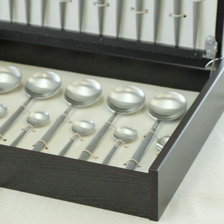 クチポール（Cutipol） GOA/ゴア グレー ディナー24点セット （ディナーナイフ・ディナーフォーク・ディナースプーン・コーヒー/ティースプーン） 収納木箱入り(ギフトボックス)