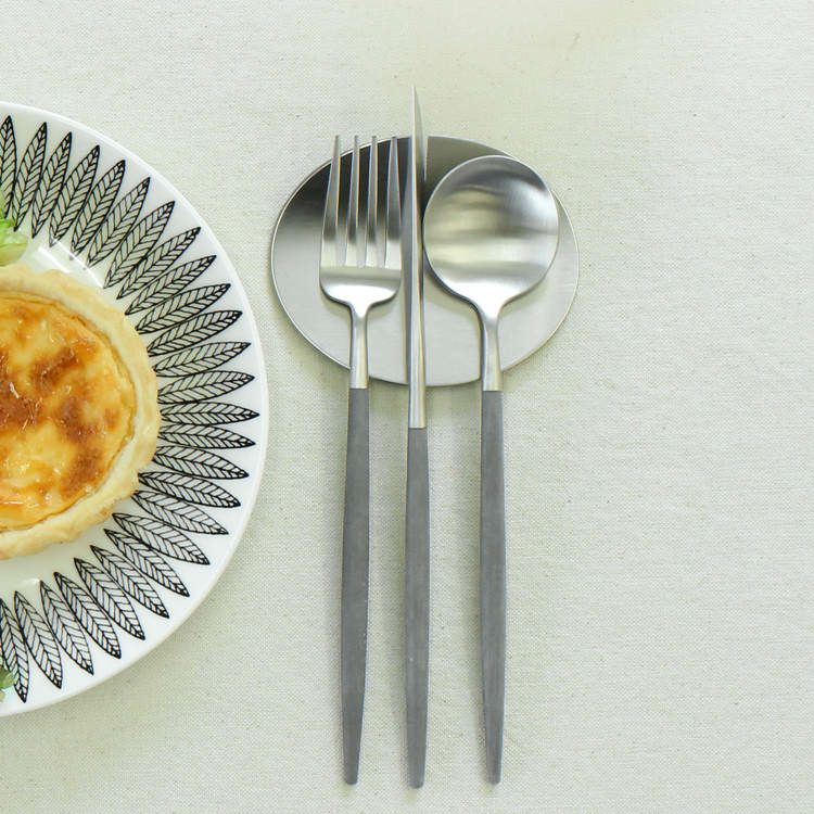 ＜4点セット＞クチポール（Cutipol） GOA/ゴア グレー デザート3点＆カトラリーレスト1点 [ネコポス対応可(4セットまで)]