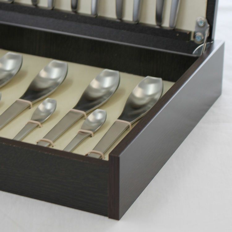 クチポール（Cutipol） VARIO MATT/ムーンマット ディナー24点セット （ディナーナイフ・ディナーフォーク・ディナースプーン・コーヒー/ティースプーン） 収納木箱入り(ギフトボックス)