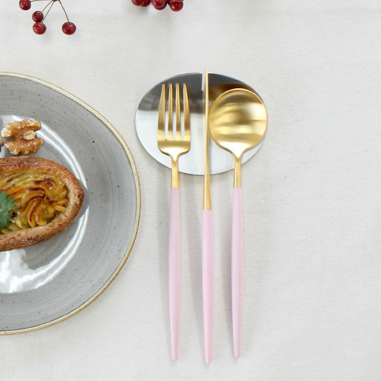 ＜4点セット＞クチポール（Cutipol） GOA/ゴア ピンクマットゴールド デザート3点＆カトラリーレスト1点 [ネコポス対応可(4セットまで)]