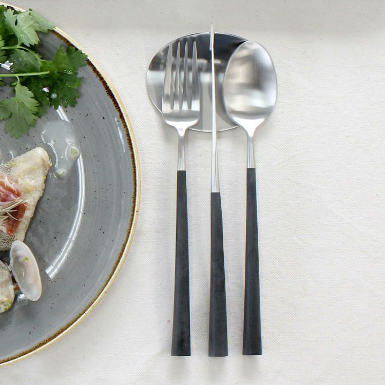 ＜4点セット＞クチポール（Cutipol） NOOR/ノール ディナー3点＆カトラリーレスト1点 [ネコポス対応可(4セットまで)]