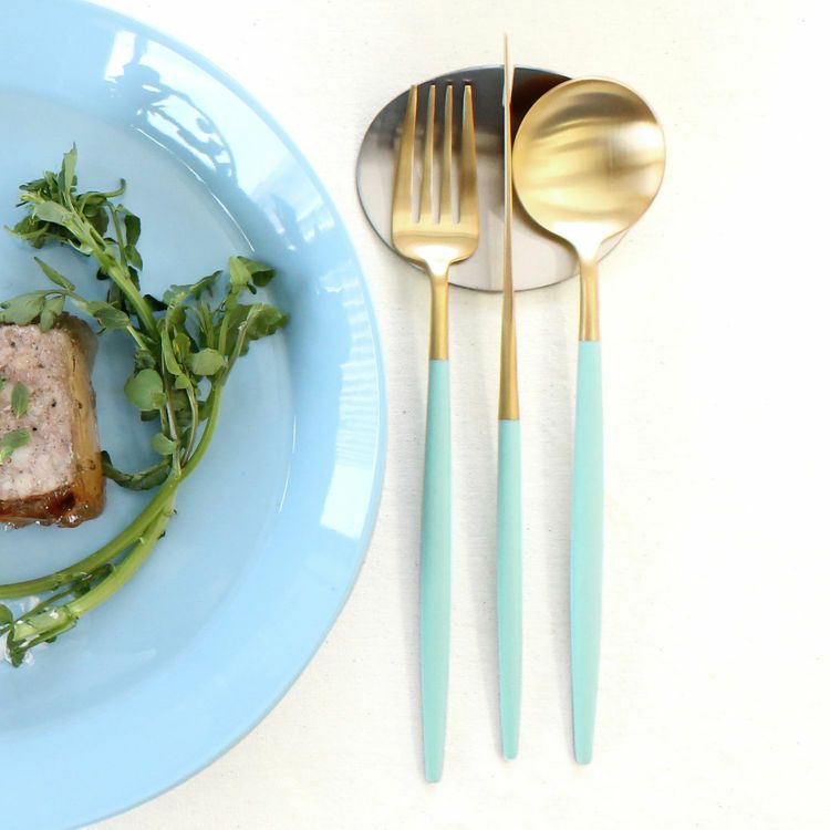 クチポール（Cutipol） ゴア/GOA ターコイズマットゴールド ディナー3点＆カトラリーレスト1点 [ネコポス対応可(4セットまで)]