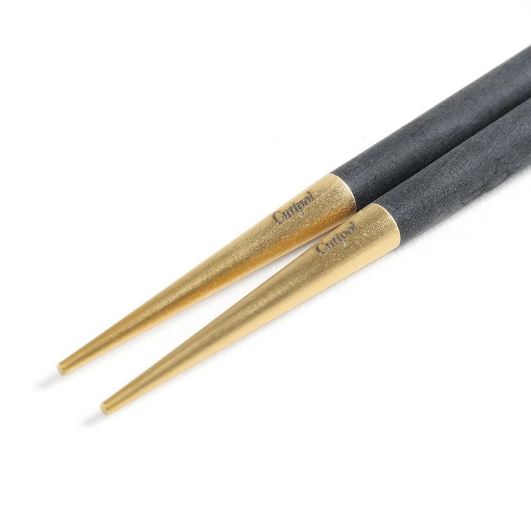 クチポール（Cutipol） ゴア/GOA ブラックマットゴールド 箸 + 箸置きセット [ネコポス対応可(15セットまで)]