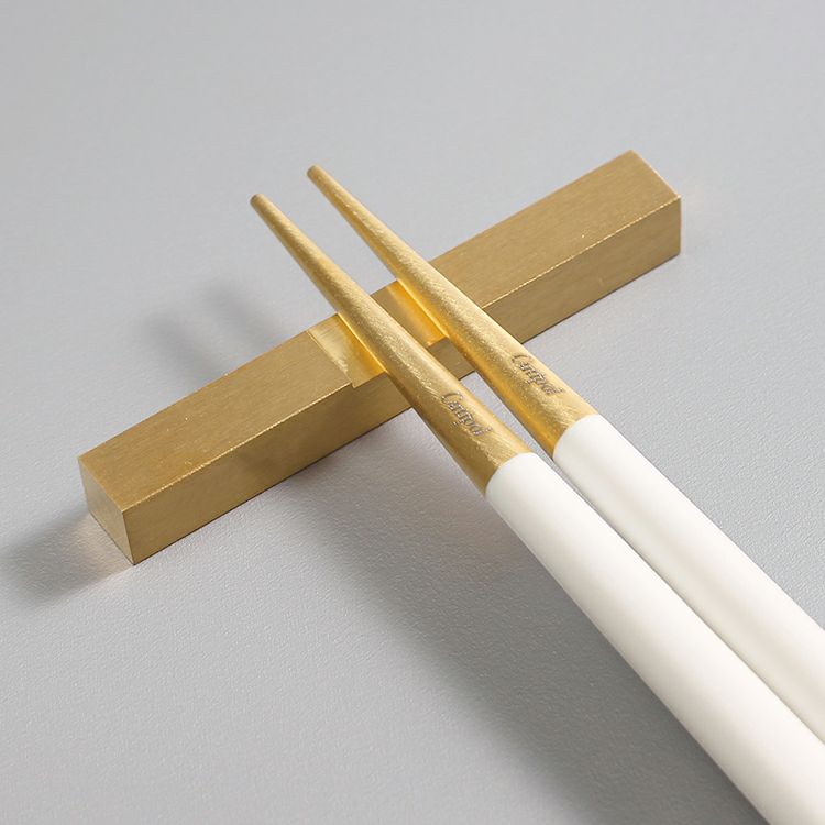 クチポール（Cutipol） ゴア/GOA ホワイトマットゴールド 箸 + 箸置きセット [ネコポス対応可(15セットまで)]