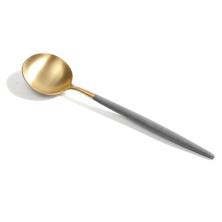 ＜4点セット＞クチポール（Cutipol） ゴア/GOA グレーマットゴールド ディナー3点＆カトラリーレストゴールド1点 [ネコポス対応可(4セットまで)]