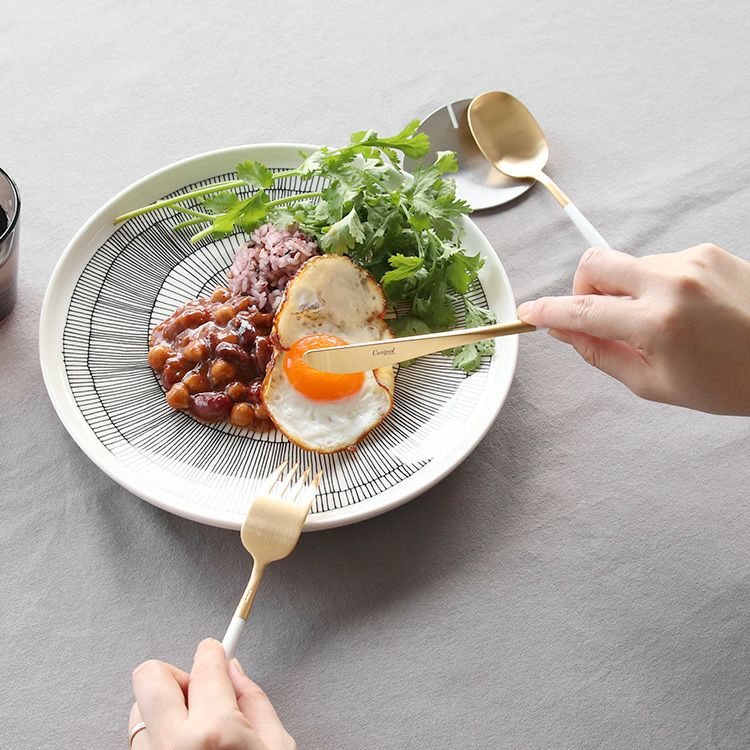 クチポール（Cutipol） ナウ/NAU ホワイトマットゴールド ディナー8点セット 化粧箱付