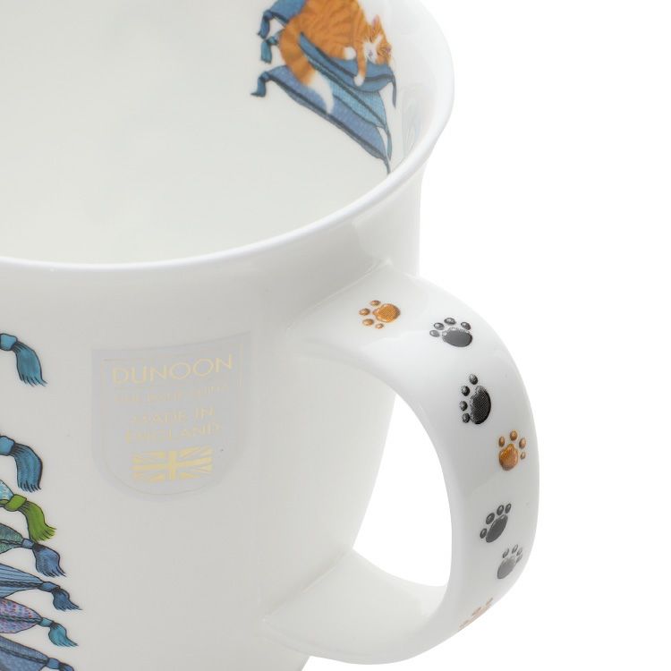 ダヌーン（Dunoon） マグカップ NEVIS ブルーの布団でお昼寝