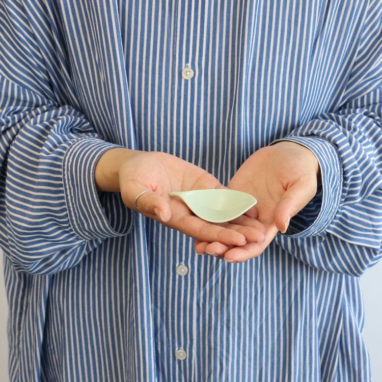 白山陶器 はしおき 木の葉 浅緑