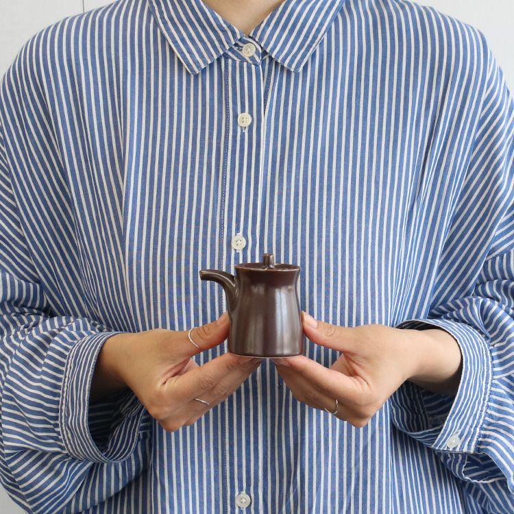 白山陶器 G型しょうゆさし 鉄砂 小サイズ