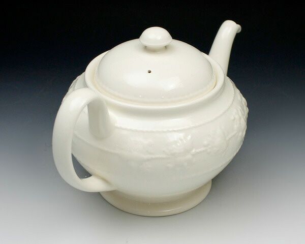 ウェッジウッド（WEDGWOOD） フェスティビティ/FESTIVITY アイボリー ティーポット