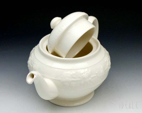 ウェッジウッド（WEDGWOOD） フェスティビティ/FESTIVITY アイボリー ティーポット