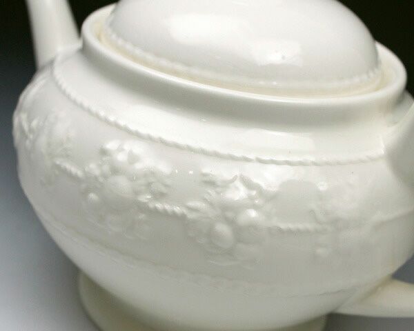 ウェッジウッド（WEDGWOOD） フェスティビティ/FESTIVITY アイボリー ティーポット