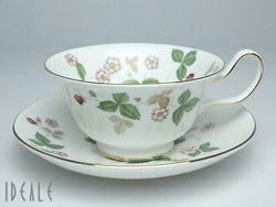 ウェッジウッド（WEDGWOOD） ワイルドストロベリー/Wild Strawberry ティーカップ&ソーサー ピオニー
