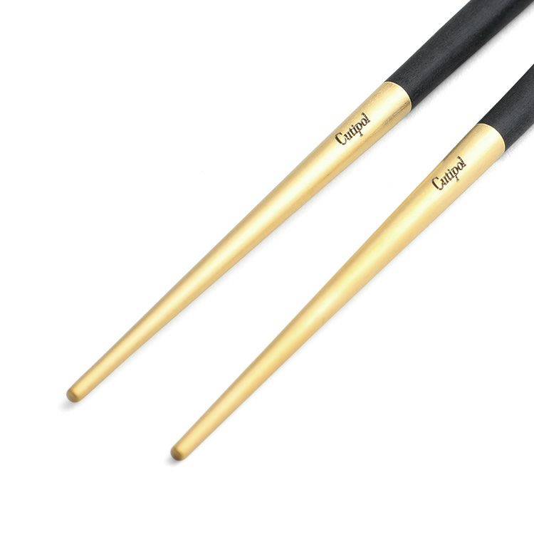 クチポール（Cutipol） クーベ/KUBE ブラックマットゴールド 箸 + 箸置きセット