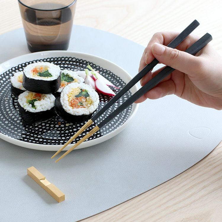 クチポール（Cutipol） クーベ/KUBE ブラックマットゴールド 箸 + 箸置きセット