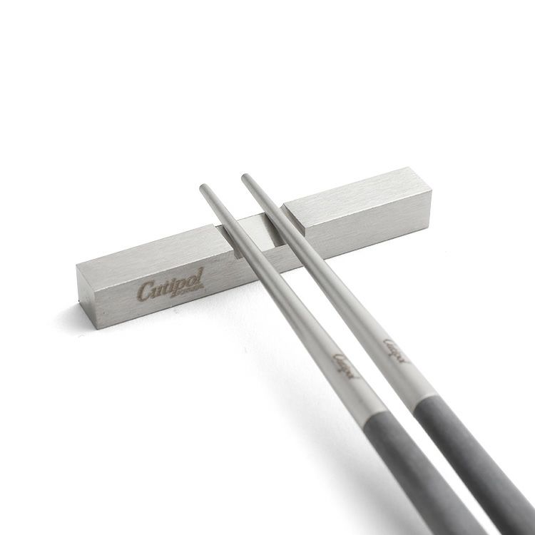 クチポール（Cutipol） クーベ/KUBE グレー 箸 + 箸置きセット