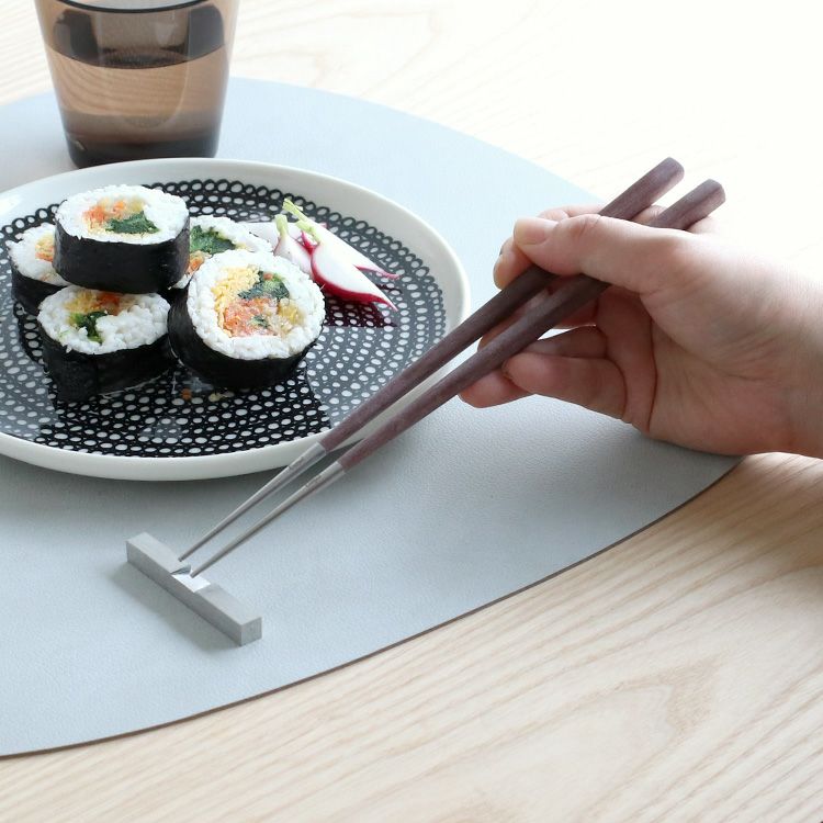 クチポール（Cutipol） クーベ/KUBE ブラウン 箸 + 箸置きセット