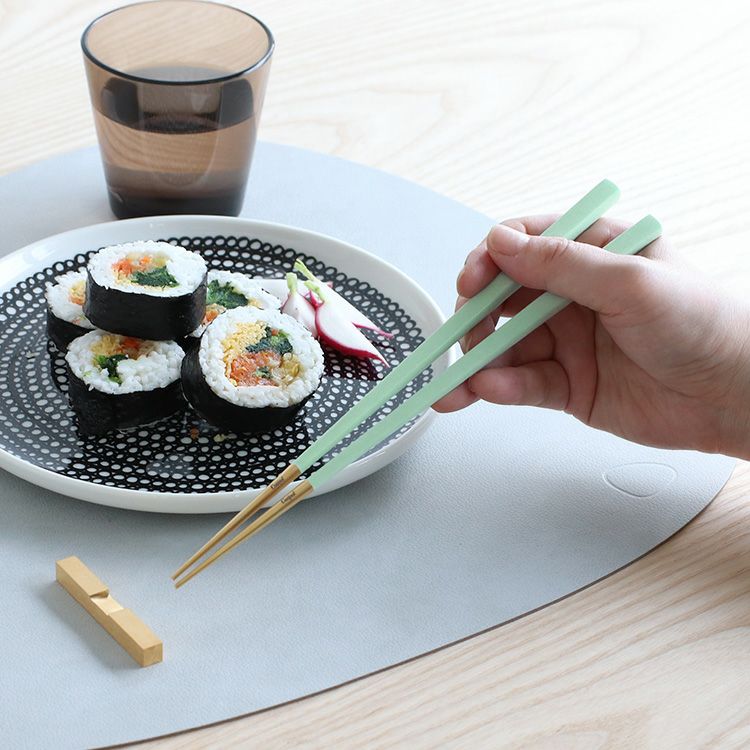 クチポール（Cutipol） クーベ/KUBE セラドンマットゴールド 箸 + 箸置きセット