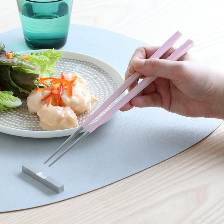 クチポール（Cutipol） クーベ/KUBE ピンク 箸 + 箸置きセット